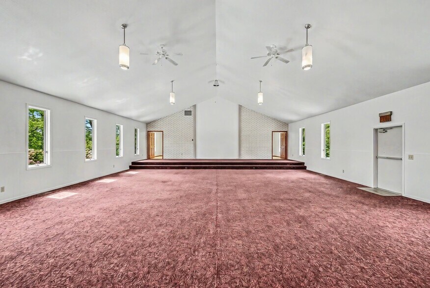 More Photos Of 15924 PA-407 Sr, Fleetville Office For Sale