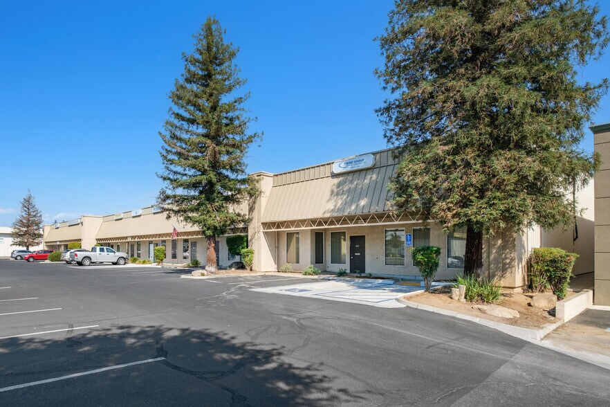 Primary Photo Of 1486 Tollhouse Rd, Clovis Service For Lease