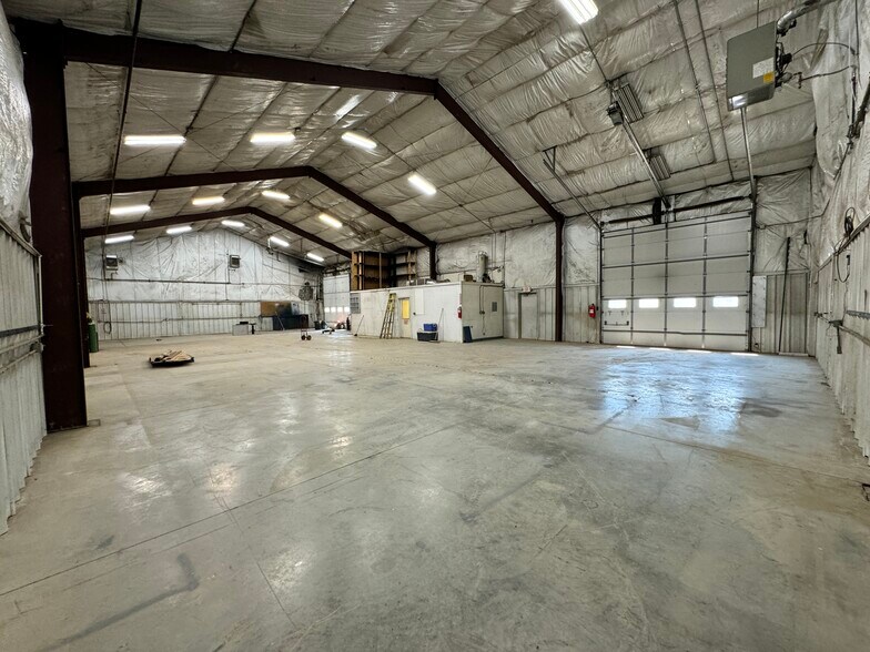 More Photos Of 2516 132nd C NW Ave, Arnegard Warehouse For Sale