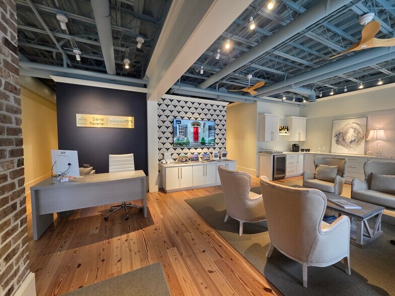 More Photos Of 6 Promenade St, Bluffton Storefront Retail Residential For Sale