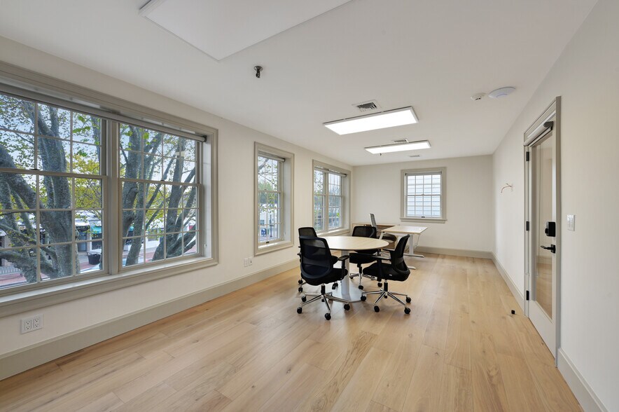 More Photos Of 53-55 Newtown Ln, East Hampton Coworking Space