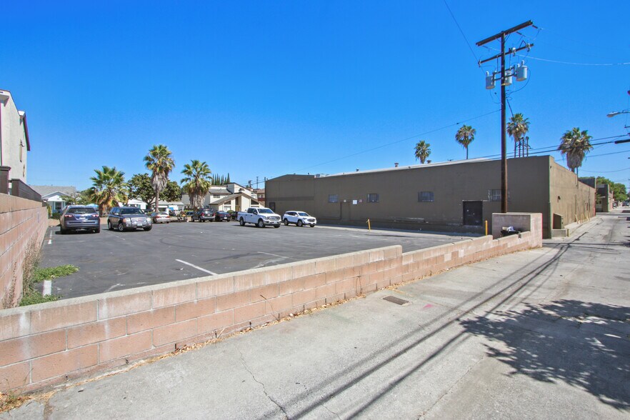 More Photos Of 1131 E Wardlow Rd, Long Beach Freestanding For Sale