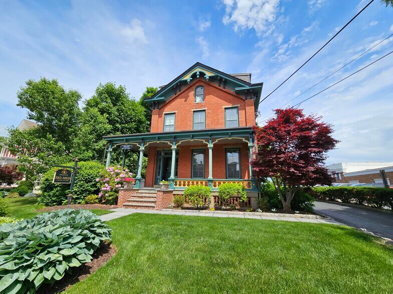 More Photos Of 4 Main St, Flemington Office For Lease