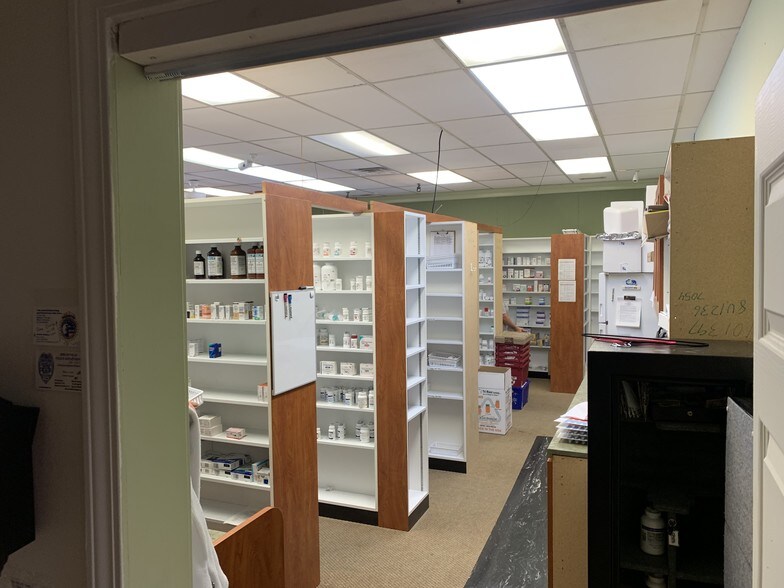 More Photos Of 629 N Main St, Shelbyville General Retail For Lease