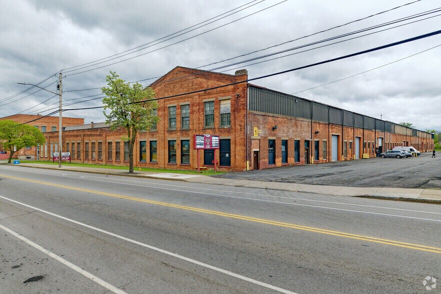 Primary Photo Of 961-1029 Lyell Ave, Rochester Showroom For Lease