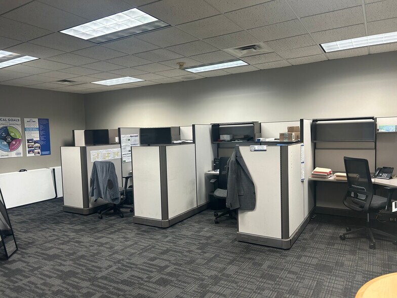 More Photos Of 2600 W 49th St, Sioux Falls Office For Lease