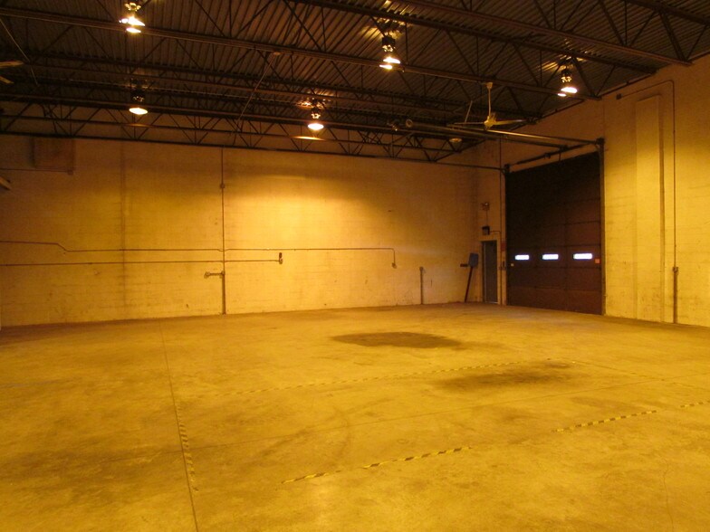 More Photos Of 14033-14055 Achyl Ave, Warren Warehouse For Sale