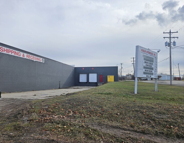 More Photos Of 1406-1414 E Pine St, Midland Warehouse For Lease