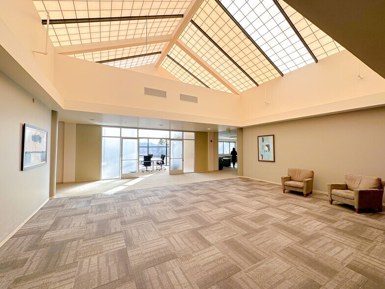 More Photos Of 5121 Skyline Village Loop S, Salem Medical For Sale