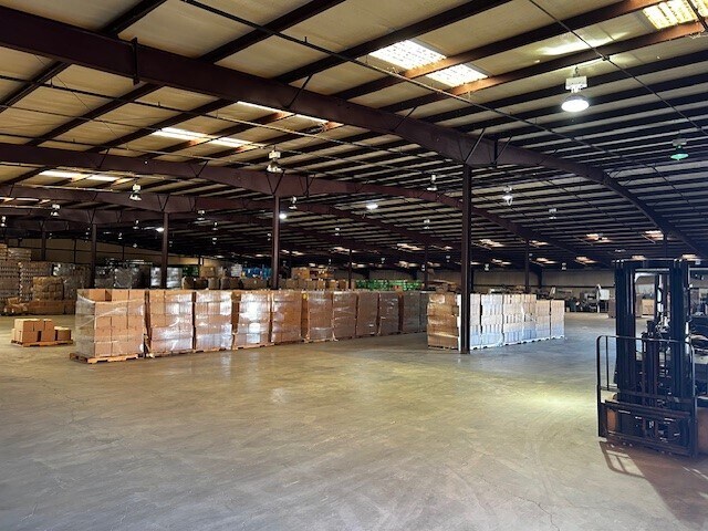 More Photos Of 340 Barfield St, Canton Distribution For Lease