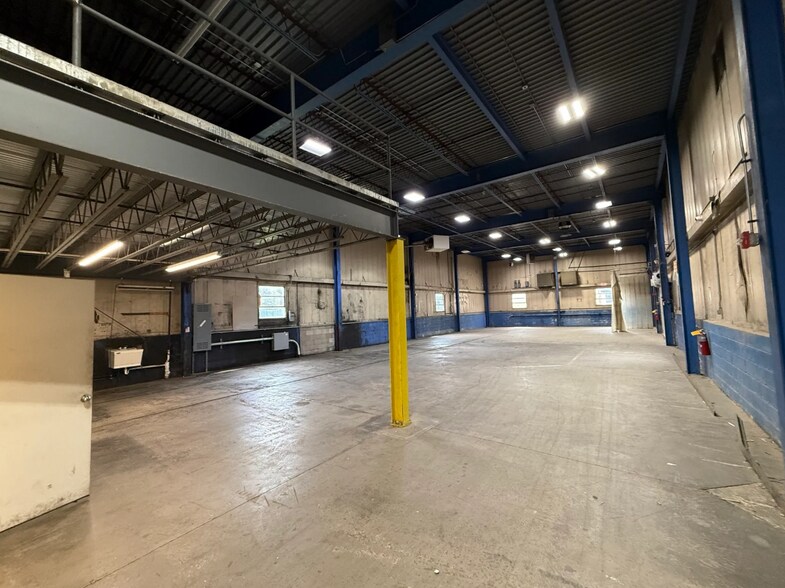 More Photos Of 8 Minneakoning Rd, Flemington Warehouse For Sale