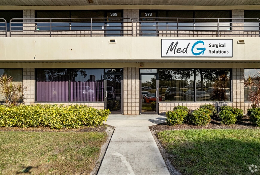More Photos Of 403 Interstate Blvd, Sarasota Flex For Lease