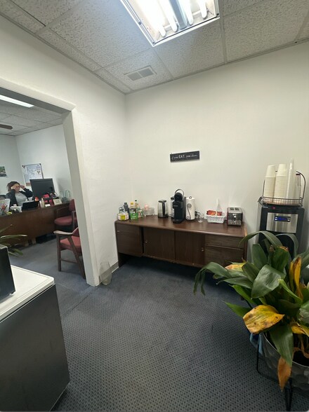 More Photos Of 1611 S Walter Reed Dr, Arlington General Retail For Lease