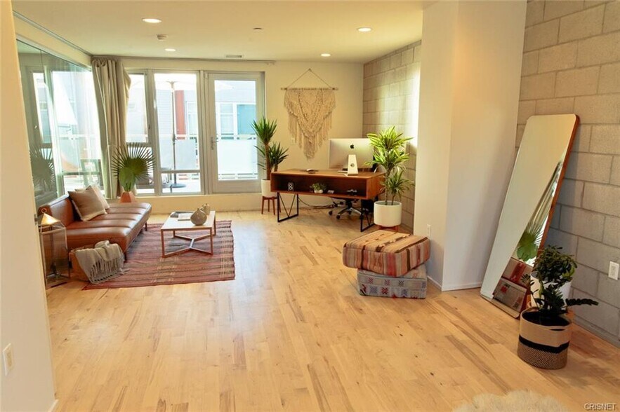 More Photos Of 3450 Cahuenga Blvd W, Los Angeles Office Residential For Lease