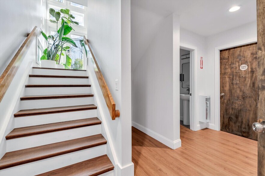 More Photos Of 1049 Main St, West Barnstable Medical For Sale