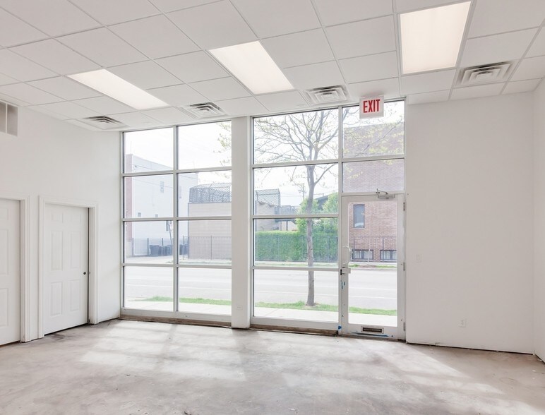 More Photos Of 1959 W Erie St, Chicago Storefront Retail Residential For Lease