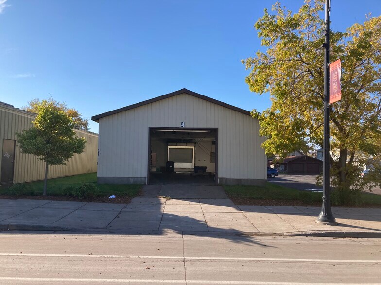 More Photos Of 429-431 Tower Ave, Superior Manufacturing For Sale