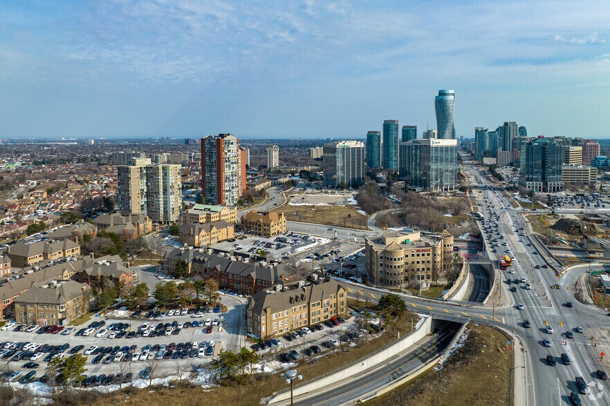 More Photos Of 28-34 Village Centre Pl, Mississauga Office For Lease
