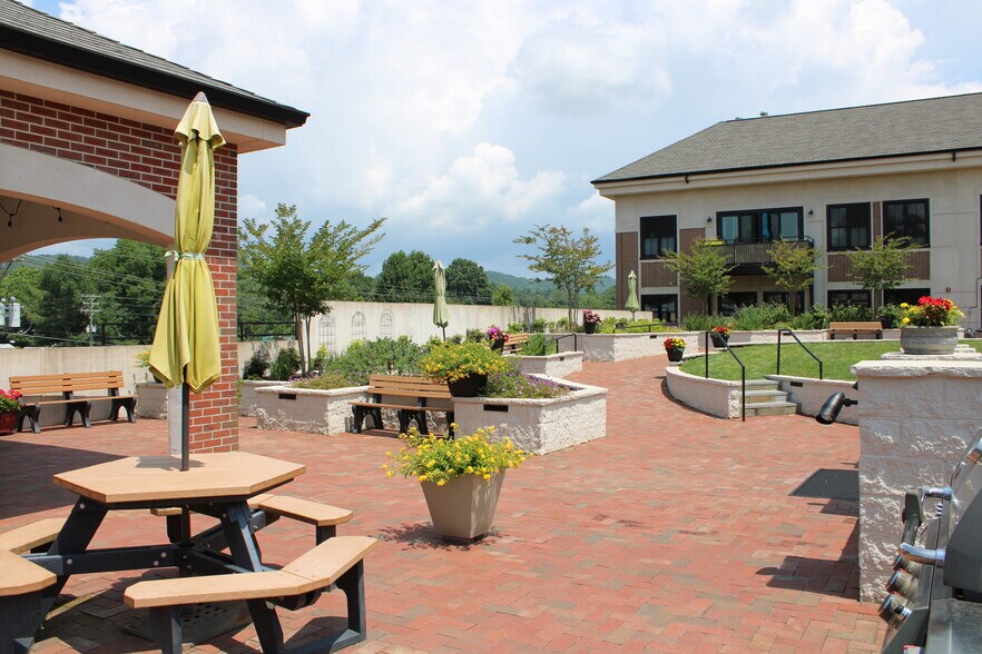 29 W French Broad St, Brevard, NC 28712 Apartments For Sale