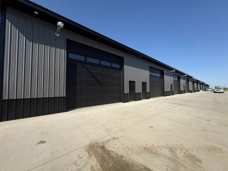 More Photos Of 47795 Van Donge St, Sioux Falls Industrial For Sale