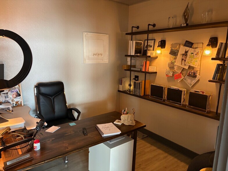 More Photos Of 1625 Austin Ave, Waco General Retail For Lease