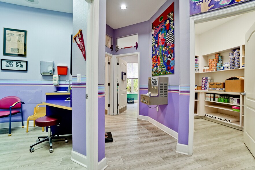More Photos Of 1666 Mound St, Sarasota Medical For Sale