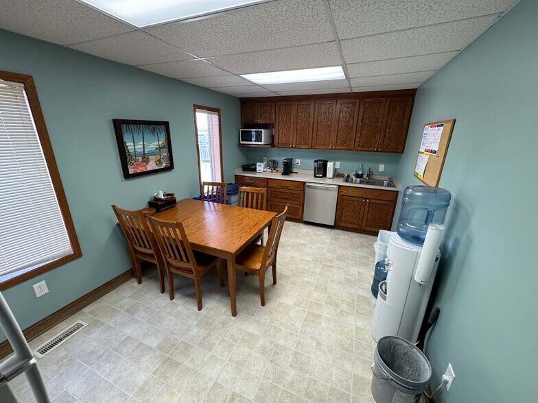 More Photos Of 5437 212th St W, Farmington Office For Lease