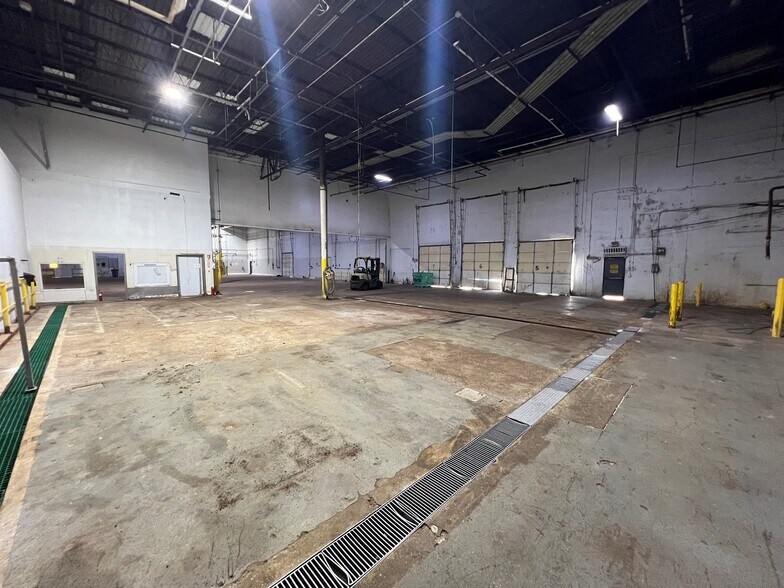 More Photos Of 3638-4000 Dan Morton Dr, Dallas Food Processing For Lease