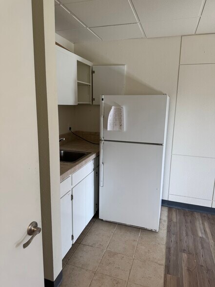 More Photos Of 1990 SE East Devils Lake Rd, Lincoln City Office For Lease