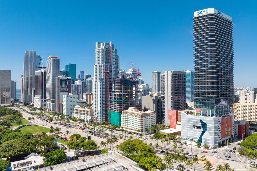 More Photos Of 340 Biscayne Blvd, Miami Hotel For Sale