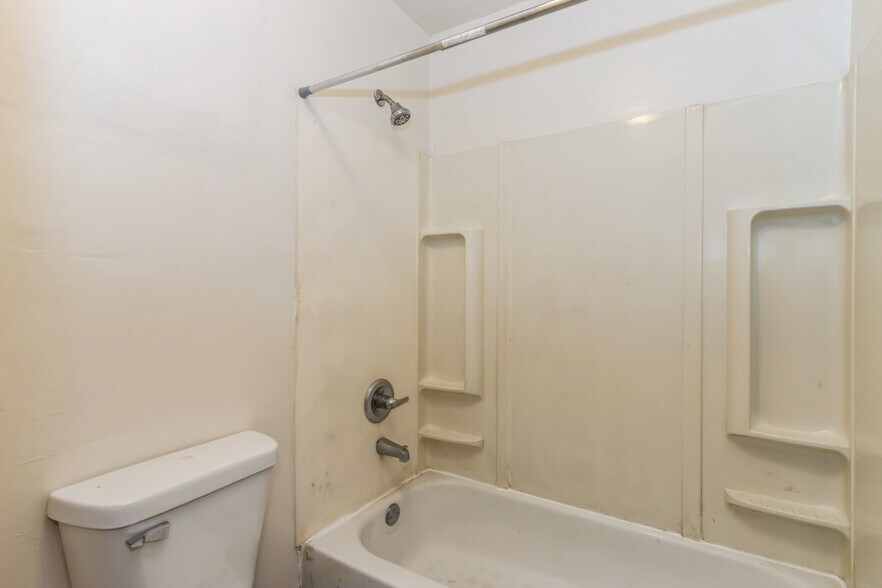 More Photos Of 320 2nd St, Coralville Office For Sale