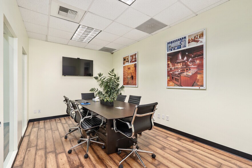 More Photos Of 5352 Laurel Canyon Blvd, North Hollywood Medical For Lease