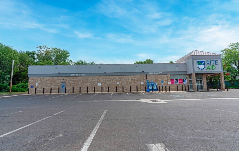 More Photos Of 2503 Welsh Rd, Philadelphia Drugstore For Lease
