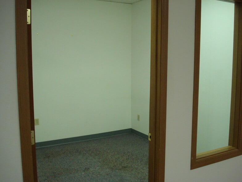 More Photos Of 113 W Northern Lights Blvd, Anchorage Unknown For Lease