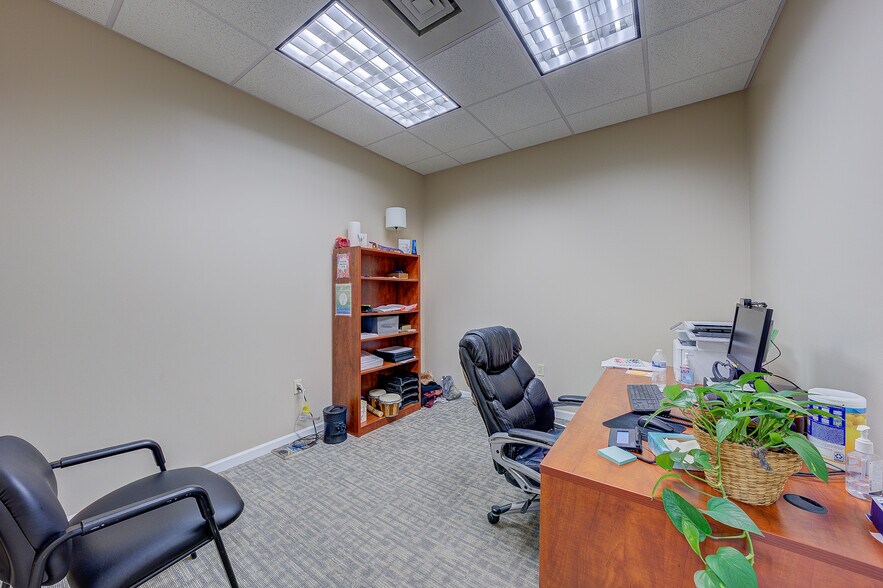 More Photos Of 5335 Peters Creek Rd, Roanoke Office For Sale