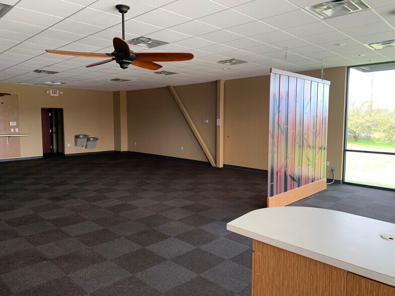 More Photos Of 9231 W Parmer Ln, Austin Storefront Retail Office For Lease