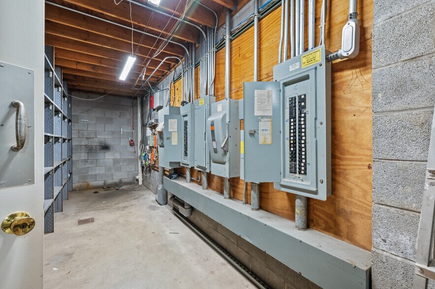 More Photos Of 2707 W Carson St, Pittsburgh Warehouse For Sale