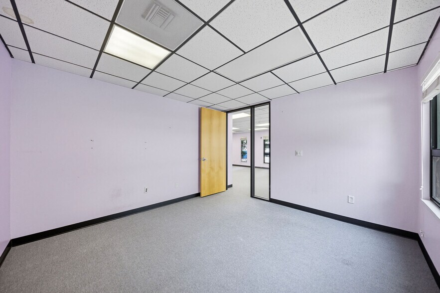 More Photos Of 1021 S El Camino Real, San Mateo Office For Sale