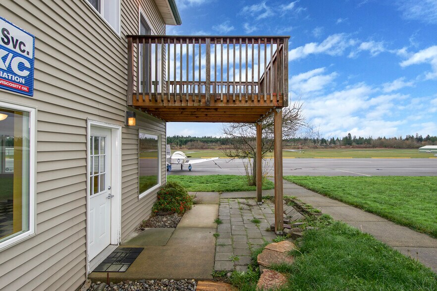 More Photos Of 191 Airport Rd, Port Townsend Airplane Hangar For Lease