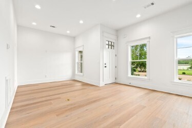 More Photos Of 580 Pride Ave, Auburn Specialty For Sale