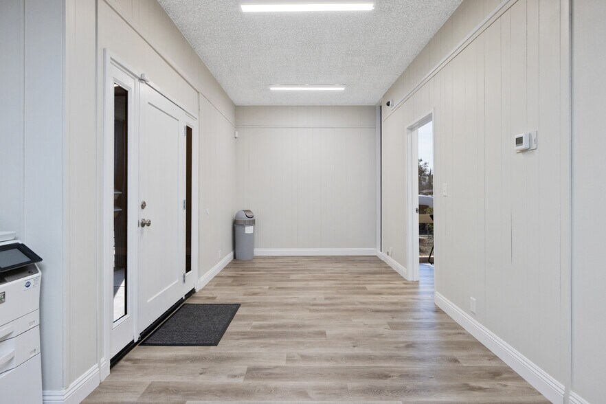More Photos Of 1620 W Mineral King Ave, Visalia Office For Sale