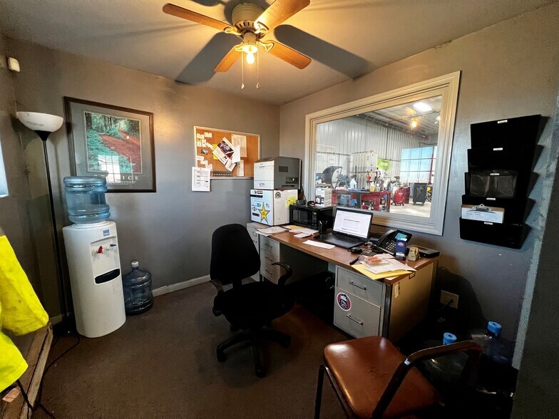 More Photos Of 1719 E Jackson St, Macomb Auto Dealership For Sale