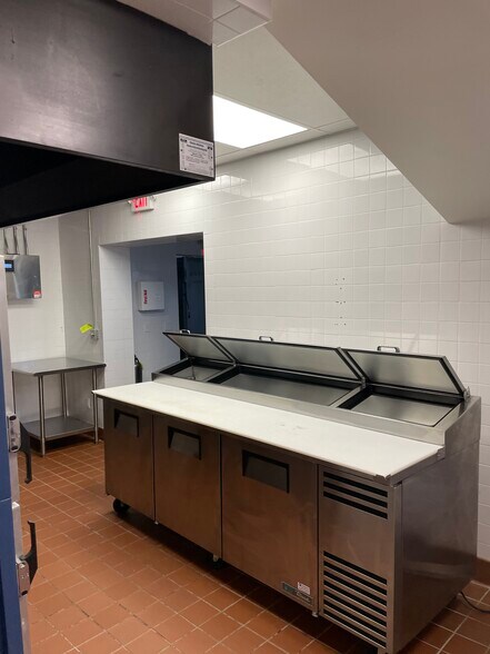 More Photos Of 1765 Meriden-Waterbury Tpke, Plantsville Restaurant For Lease