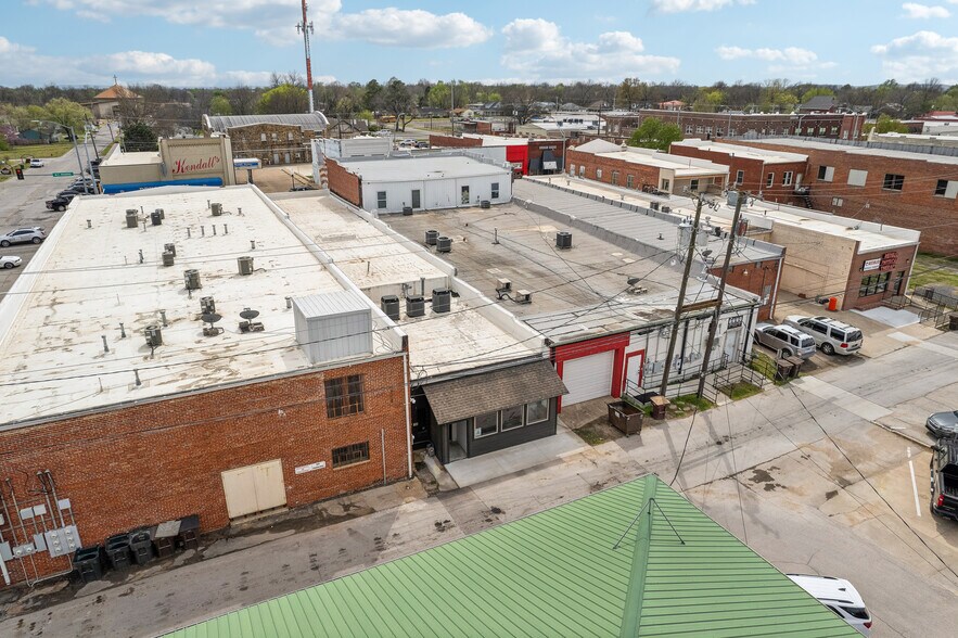 More Photos Of 219 E Rogers Blvd, Skiatook Storefront Retail Office For Sale