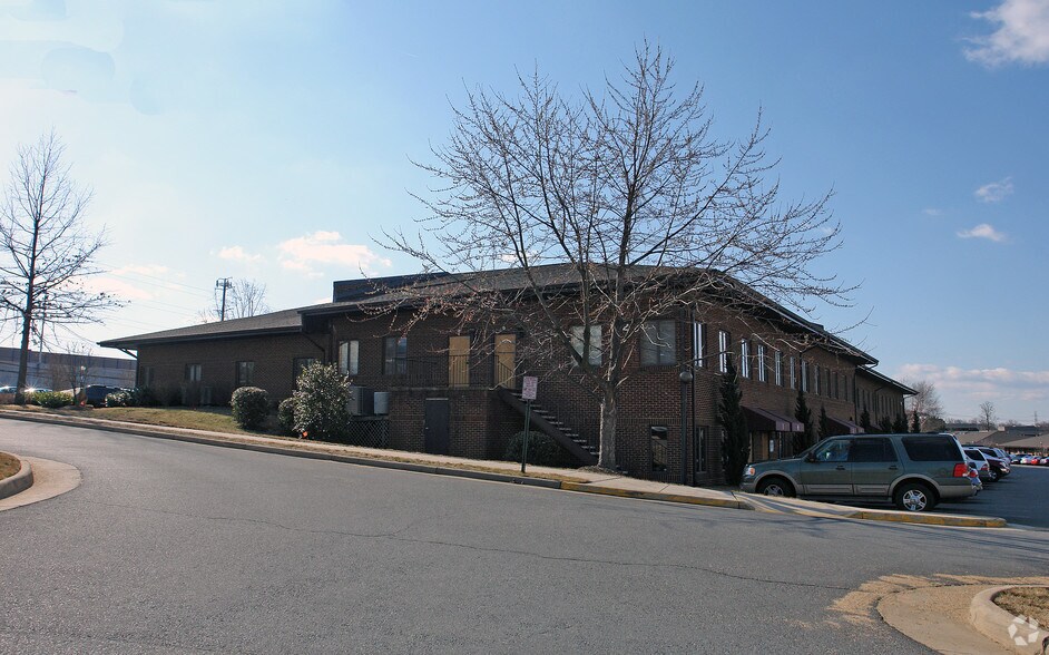 Primary Photo Of 112 Elden St, Herndon Medical For Sale