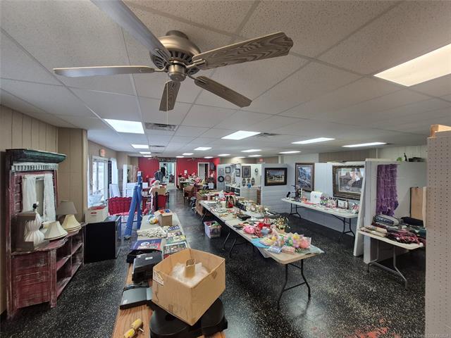 More Photos Of 401 S Chouteau Ave, Chouteau Convenience Store For Sale