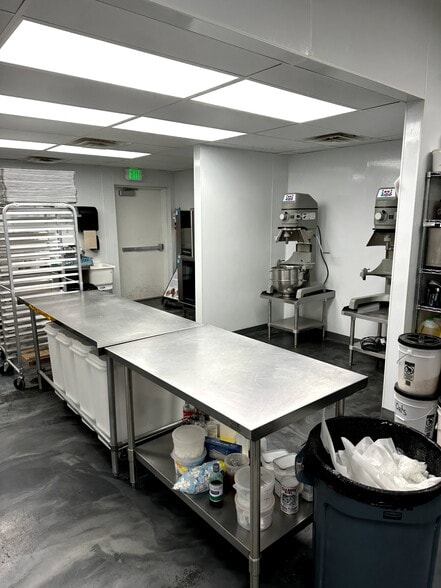 More Photos Of 1490 W Broadway St, Idaho Falls Service Station For Sale