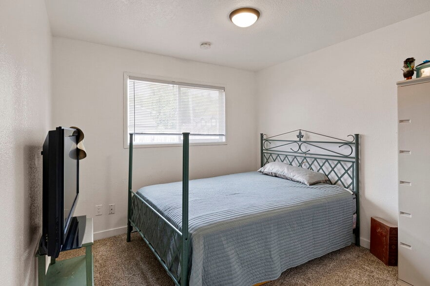 More Photos Of 805-875 Gerth Ave NW, Salem Apartments For Sale