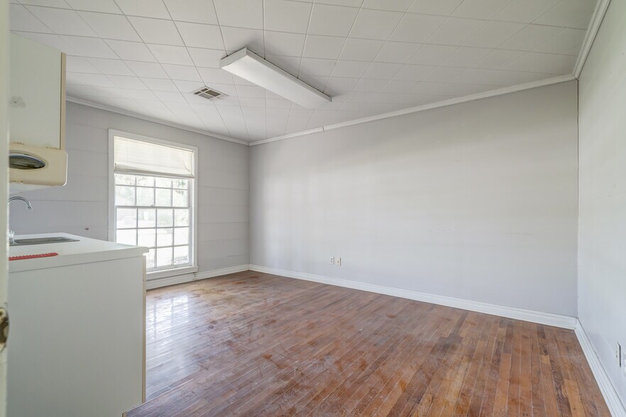 More Photos Of 2600 Arlington St, Ada Office Residential For Sale