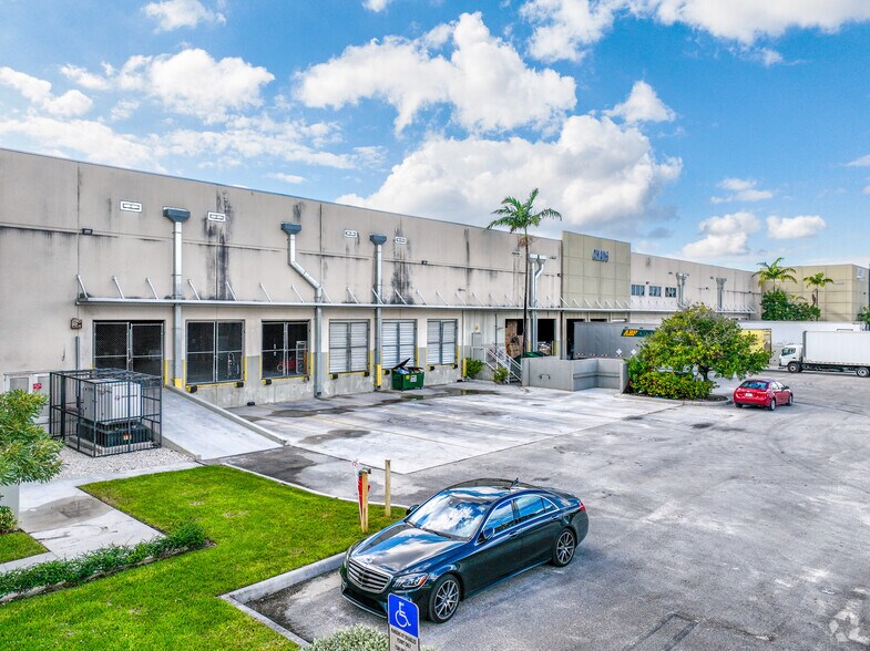 More Photos Of 12860-12864 NW South River Dr, Medley Warehouse For Lease